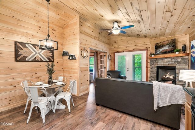 1637 Misty Hollow Way, Gatlinburg, TN 37738