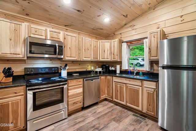 1637 Misty Hollow Way, Gatlinburg, TN 37738