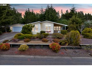 415 SHERWOOD Loop, Florence, OR 97439
