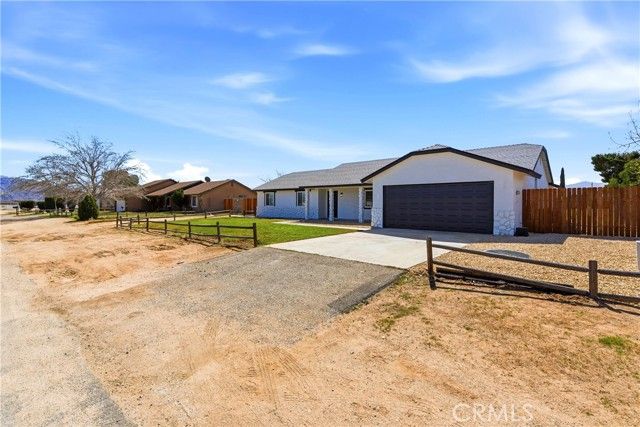 22557 Ojai Road, Apple Valley, CA 92308