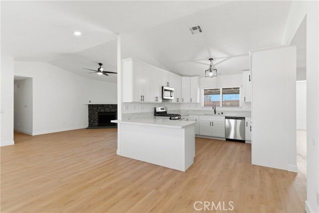 22557 Ojai Road, Apple Valley, CA 92308