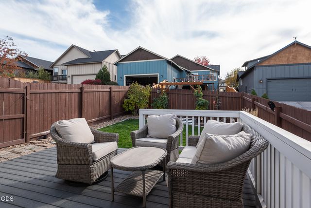 4188 SW Rhyolite Place, Redmond, OR 97756