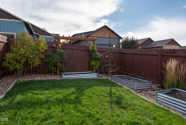 4188 SW Rhyolite Place, Redmond, OR 97756