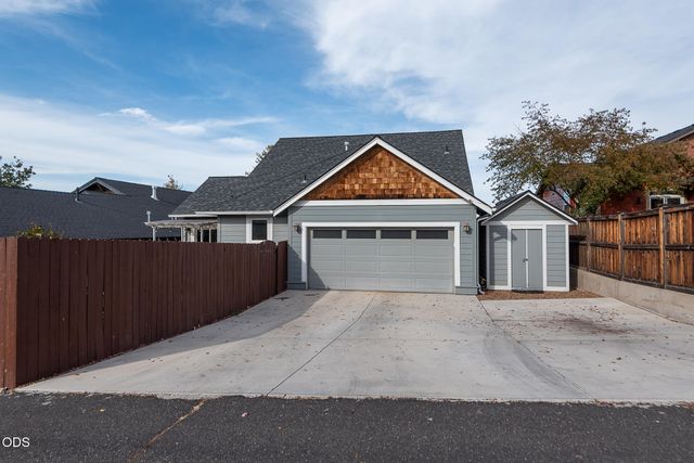 4188 SW Rhyolite Place, Redmond, OR 97756