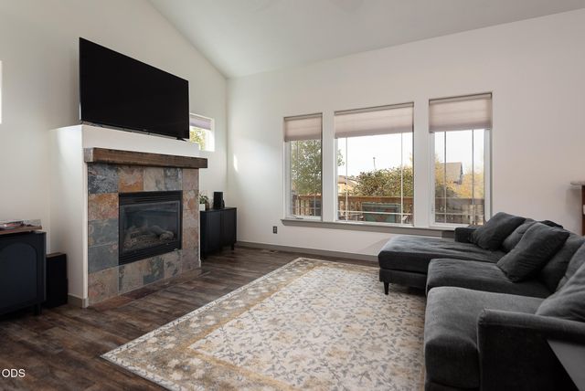 4188 SW Rhyolite Place, Redmond, OR 97756