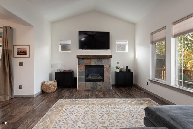 4188 SW Rhyolite Place, Redmond, OR 97756