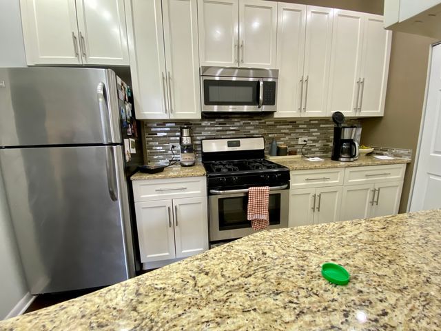 1657 N Halsted Street 3F, Chicago, IL 60614