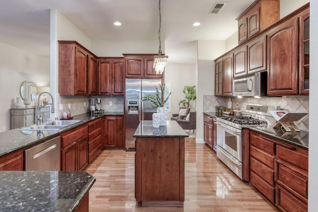 1565 S Indianola Avenue, Sanger, CA 93657