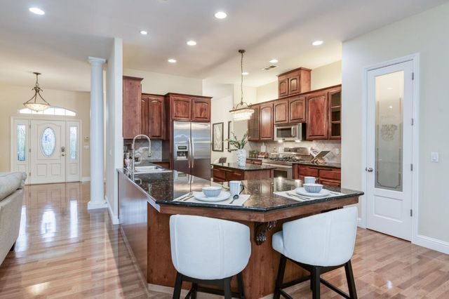 1565 S Indianola Avenue, Sanger, CA 93657