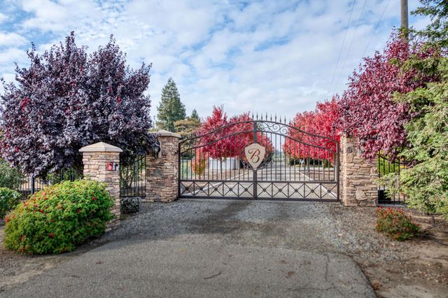 1565 S Indianola Avenue, Sanger, CA 93657