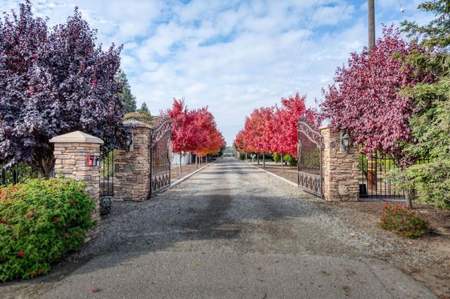 1565 S Indianola Avenue, Sanger, CA 93657