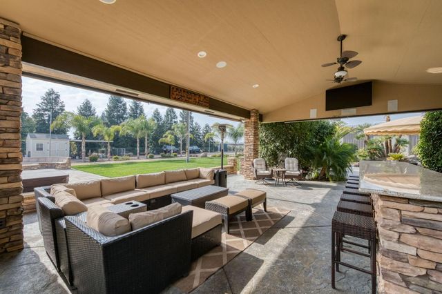 1565 S Indianola Avenue, Sanger, CA 93657