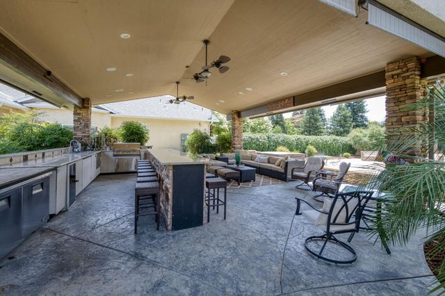 1565 S Indianola Avenue, Sanger, CA 93657