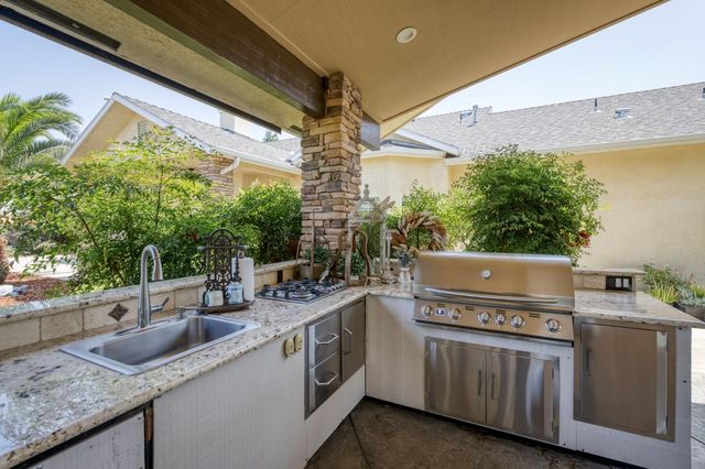 1565 S Indianola Avenue, Sanger, CA 93657