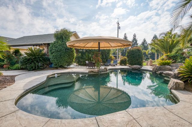 1565 S Indianola Avenue, Sanger, CA 93657