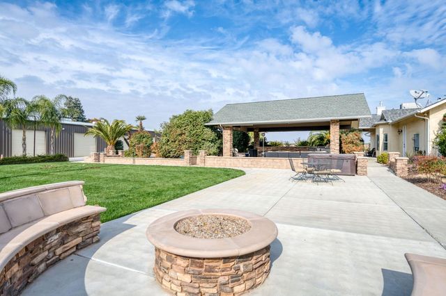 1565 S Indianola Avenue, Sanger, CA 93657