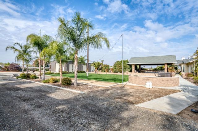 1565 S Indianola Avenue, Sanger, CA 93657