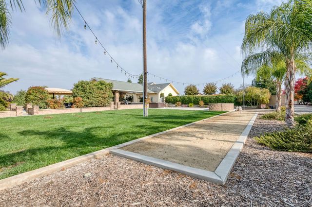 1565 S Indianola Avenue, Sanger, CA 93657