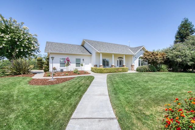 1565 S Indianola Avenue, Sanger, CA 93657