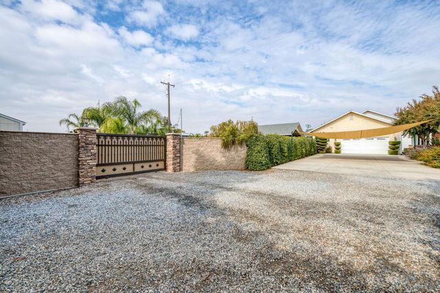 1565 S Indianola Avenue, Sanger, CA 93657