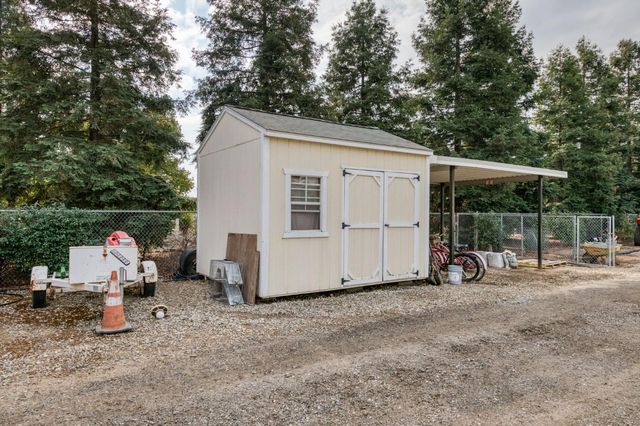 1565 S Indianola Avenue, Sanger, CA 93657