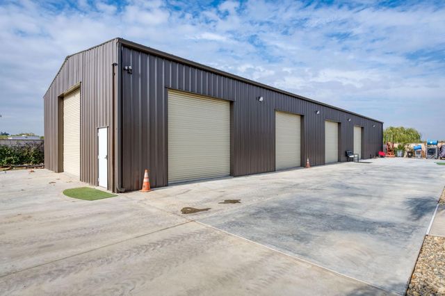 1565 S Indianola Avenue, Sanger, CA 93657