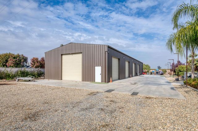 1565 S Indianola Avenue, Sanger, CA 93657