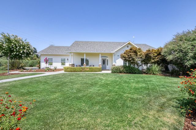 1565 S Indianola Avenue, Sanger, CA 93657