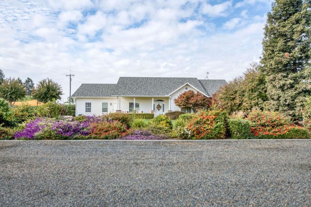 1565 S Indianola Avenue, Sanger, CA 93657