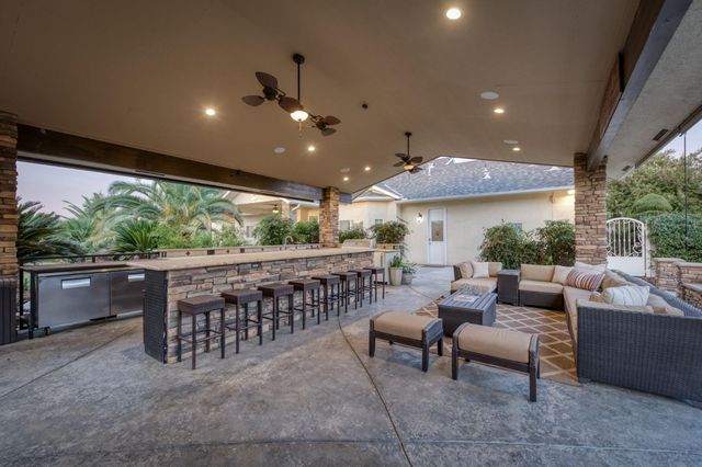 1565 S Indianola Avenue, Sanger, CA 93657