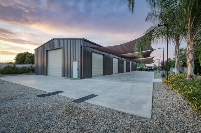 1565 S Indianola Avenue, Sanger, CA 93657