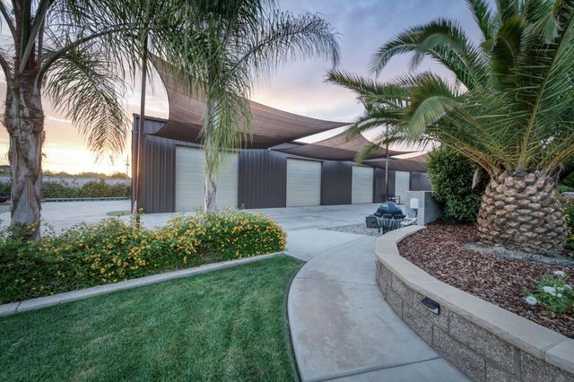 1565 S Indianola Avenue, Sanger, CA 93657