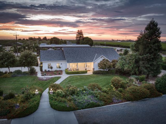 1565 S Indianola Avenue, Sanger, CA 93657