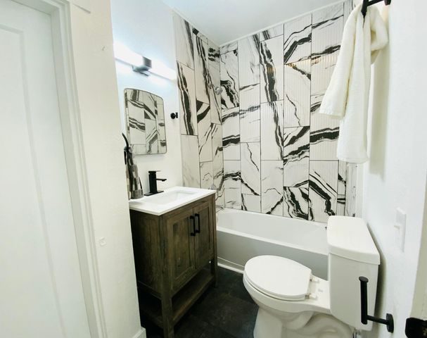 1448 E Florida Street, Springfield, MO 65803