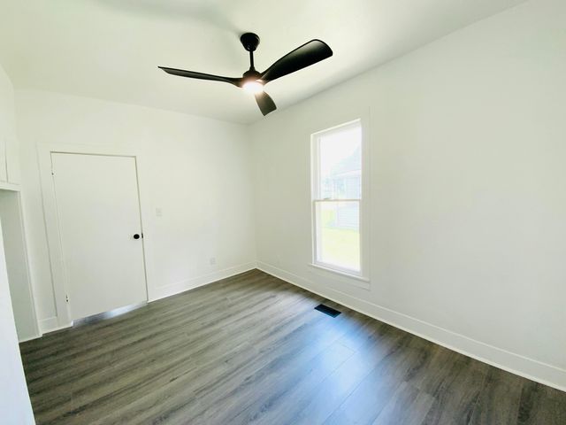 1448 E Florida Street, Springfield, MO 65803