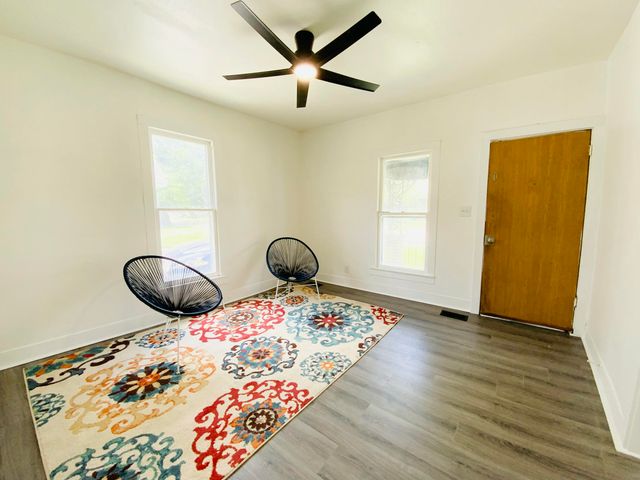 1448 E Florida Street, Springfield, MO 65803