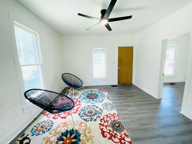 1448 E Florida Street, Springfield, MO 65803