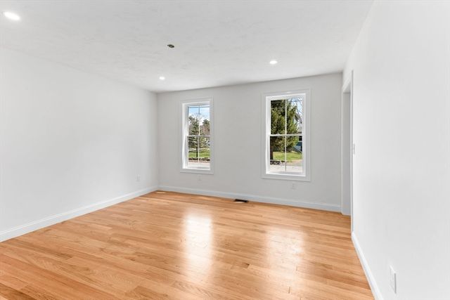 123 Center St, Raynham, MA 02767