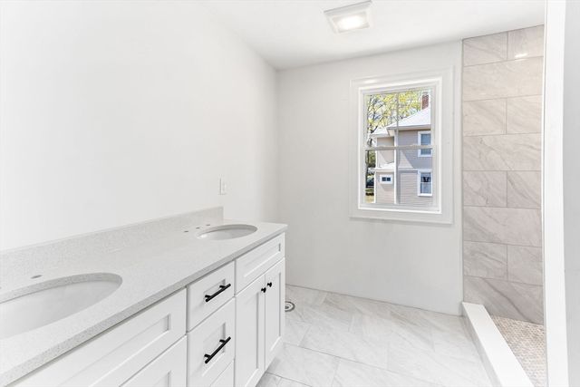 123 Center St, Raynham, MA 02767