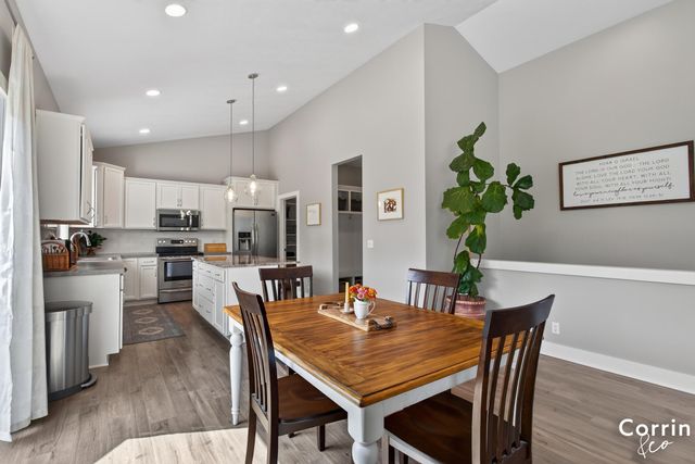 1520 Shenandoah Drive, Zeeland, MI 49464