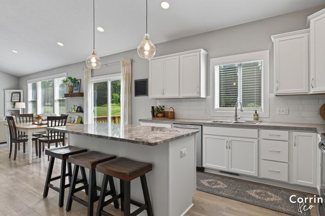 1520 Shenandoah Drive, Zeeland, MI 49464