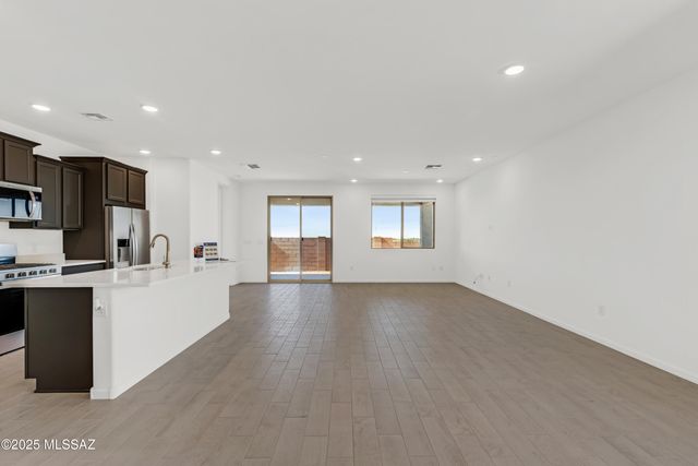 10112 S Arnold Ranch Court, Vail, AZ 85641