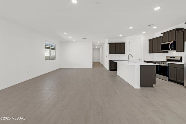 10112 S Arnold Ranch Court, Vail, AZ 85641