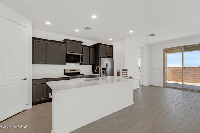 10112 S Arnold Ranch Court, Vail, AZ 85641