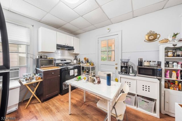 255 E Westfield Ave, Roselle Park Boro, NJ 07204