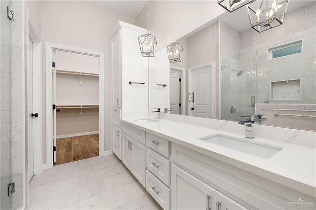 527 Hunter Drive, Alamo, TX 78516