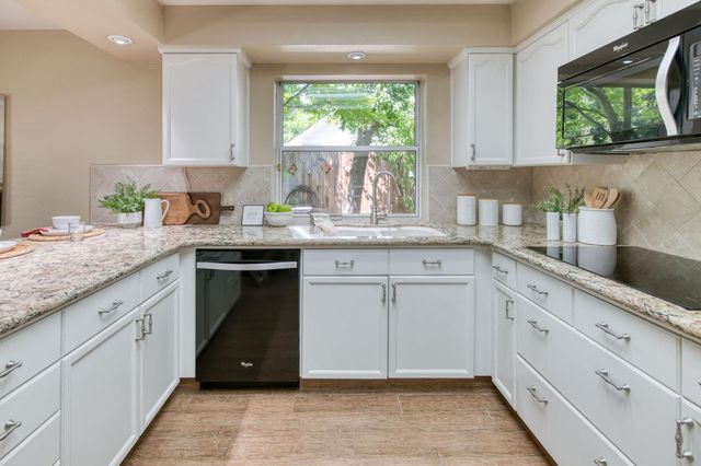 152 Karen Avenue, Clovis, CA 93612