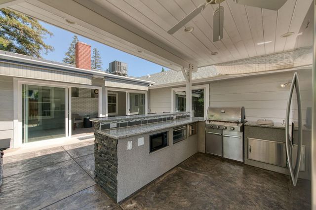 152 Karen Avenue, Clovis, CA 93612