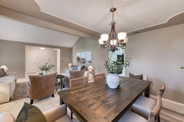 152 Karen Avenue, Clovis, CA 93612