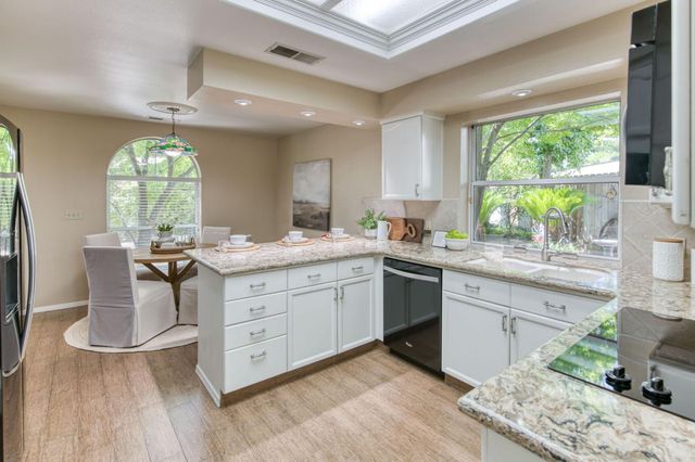 152 Karen Avenue, Clovis, CA 93612